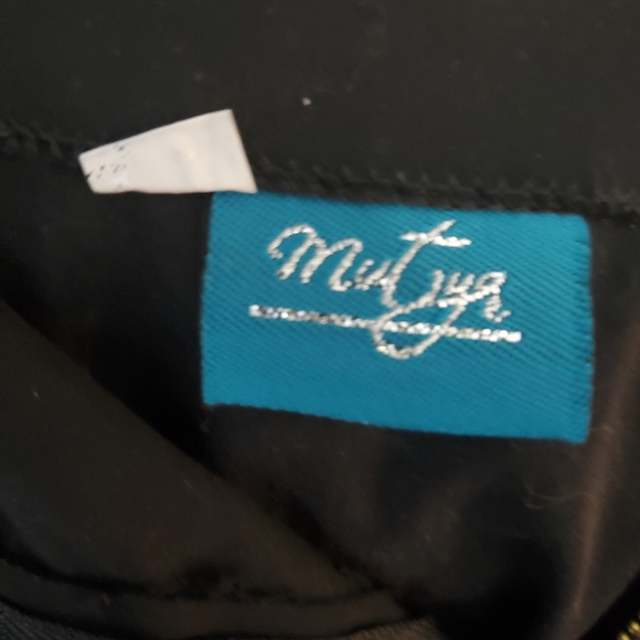 Mutya Zippered Blouse - Picture 7 of 9